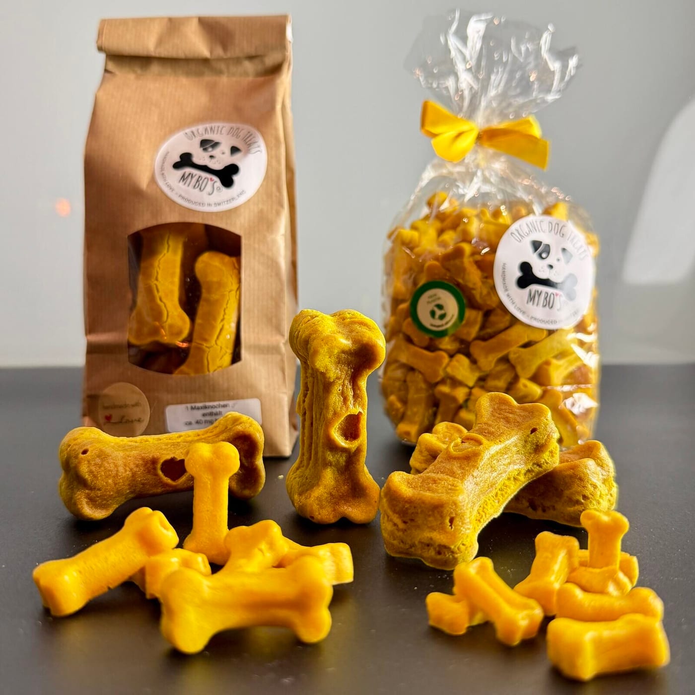 Hundesnack Kurkuma, Hundeleckerli Uebesicht dunkel MyBos